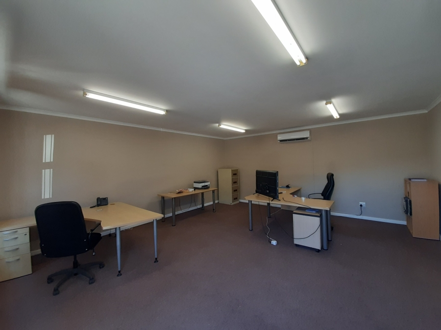 To Let commercial Property for Rent in Vincent Eastern Cape